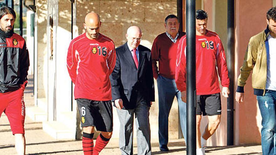 Aouate, Nunes y Martí arroparon a Víctor el lunes en su despedida del Mallorca.