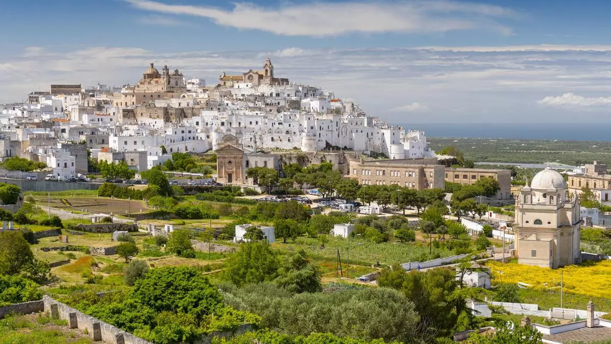 El Vejer italiano es un pueblecito de calles blancas, flores por todas partes y muy poco turismo en el que retirarte a vivir la dolce vita