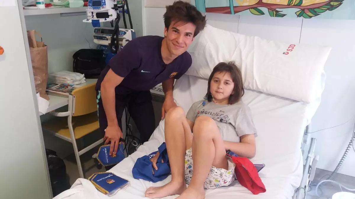 Marta Gual, una nena que va patir dos càncers i va morir amb 10 anys, juntament amb el jugador del FC Barcelona Ricky Puig, quan jugava amb el B.