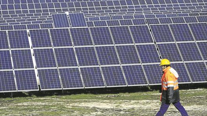 La fotovoltaica exige a Rajoy que rectifique su política energética