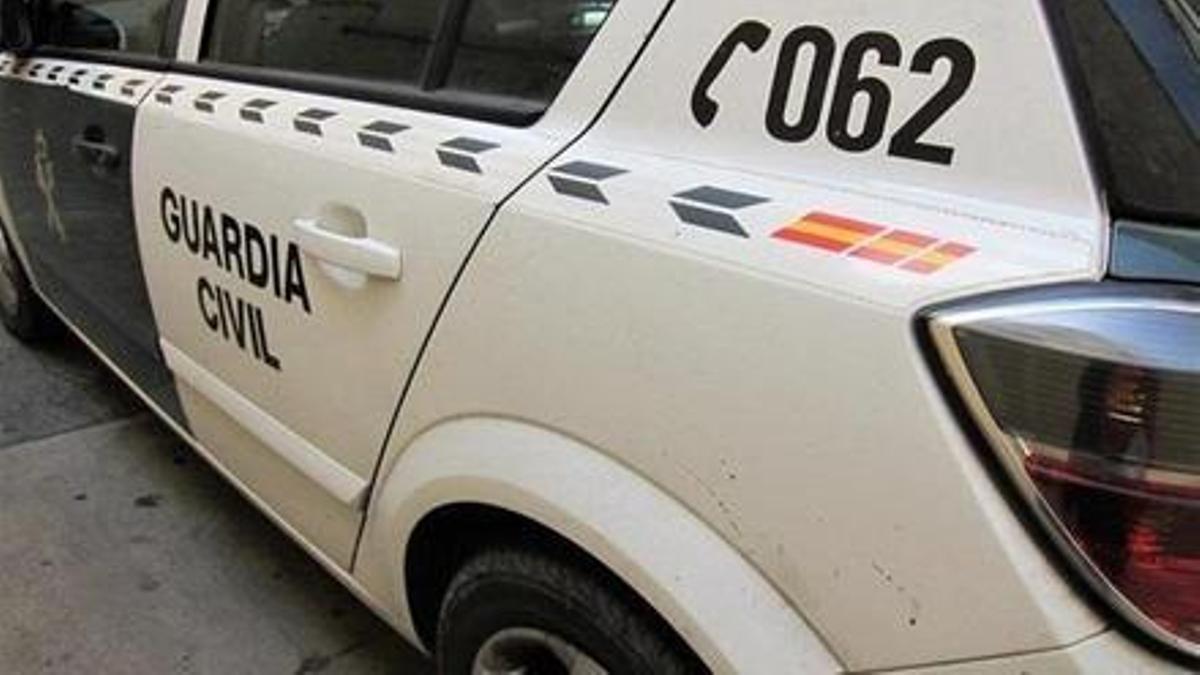 Agentes de la Guardia Civil se desplazaron al lugar del accidente de tráfico ocurrido en León.