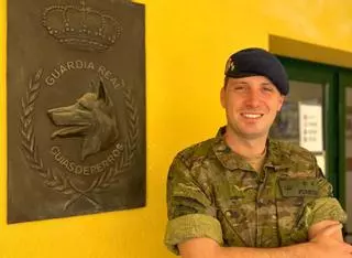 El doble orgullo del teniente gijonés que portará la bandera de la Guardia Real en el desfile: "Es un honor como asturiano"