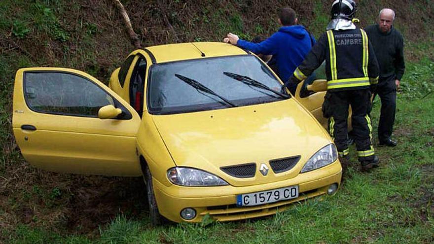 Coche accidentado ayer en A Rocha. / la opinión