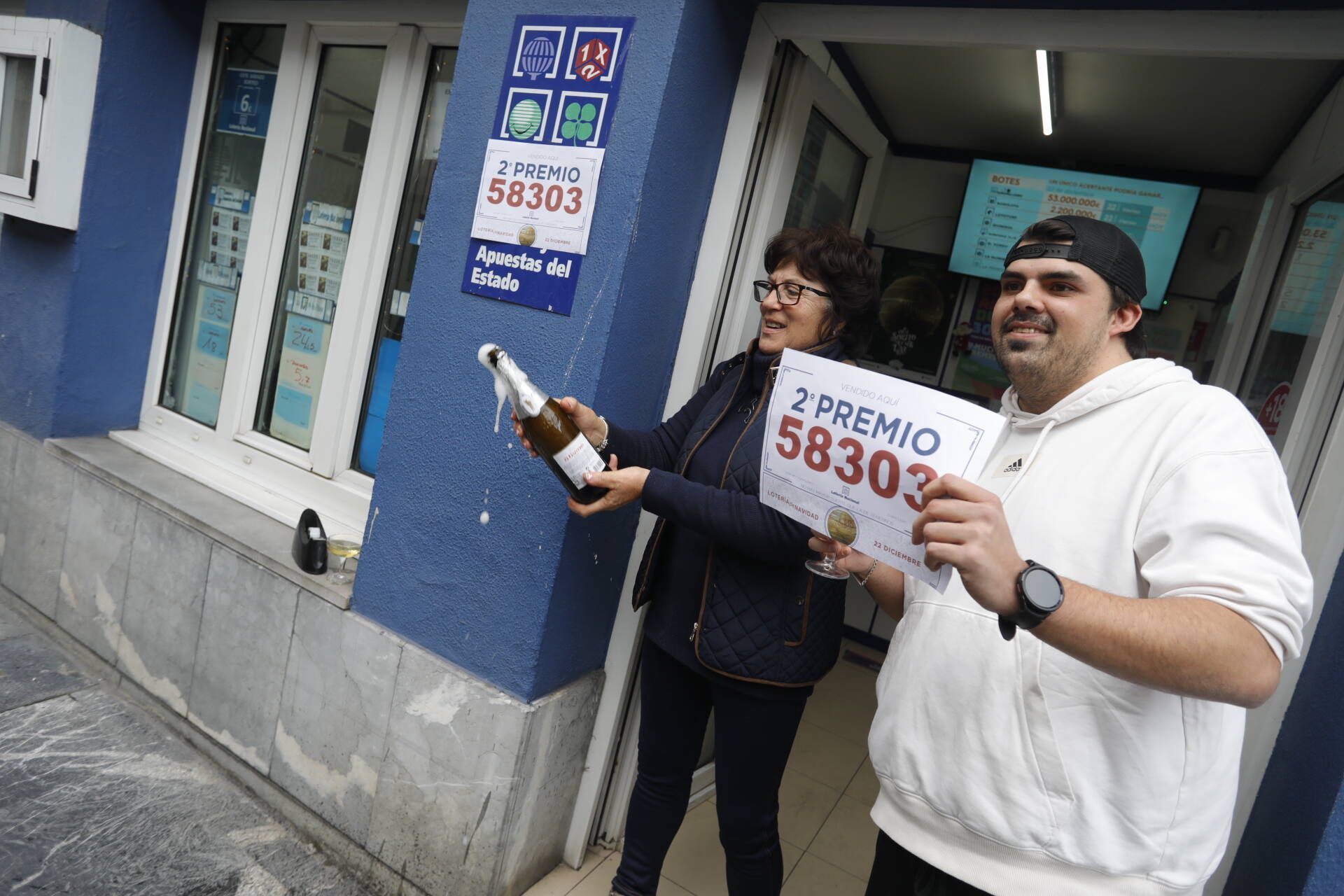 EN IMÁGENES: Asturias celebra una jornada de Lotería de Navidad con más de 4 millones en premios muy repartidos