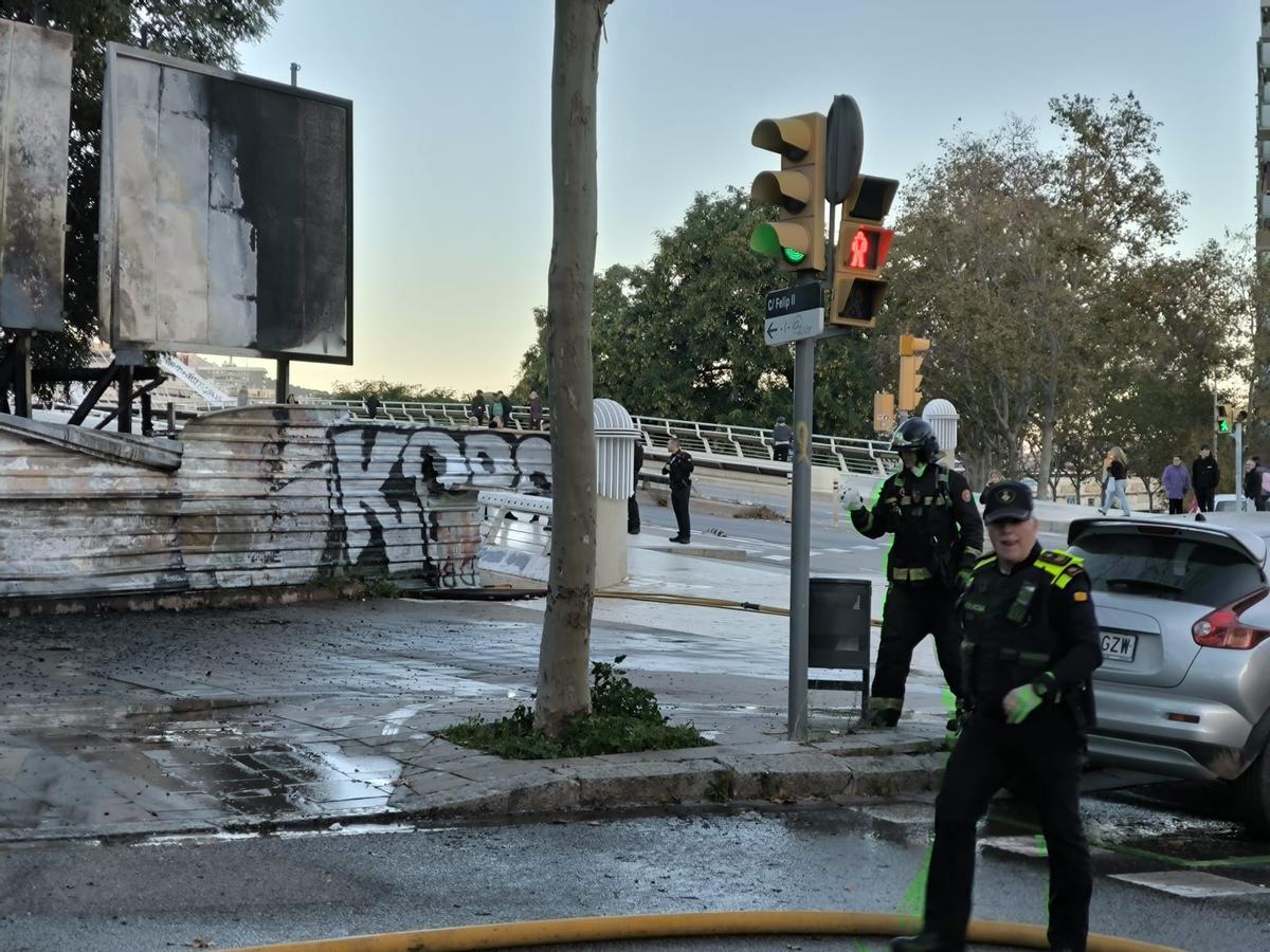 Incendio en un asentamiento de barracas en la calle de Bac de Roda de Barcelona