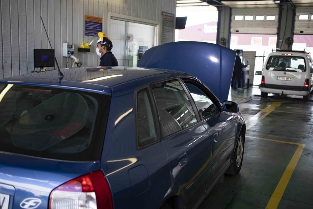 Inspección técnica de vehículos tras la apertura de este lunes en Xàtiva