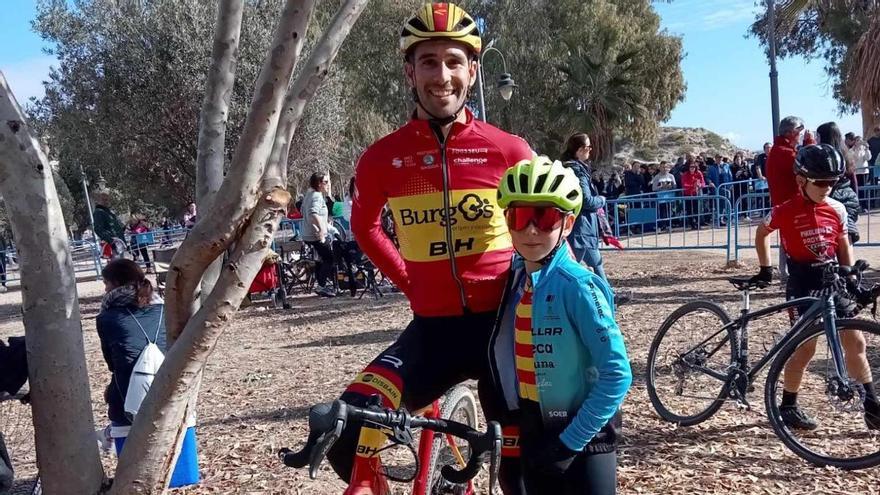 Àlex Moreno Serrano con el nº1 del ciclocross en España, Felipe Orts