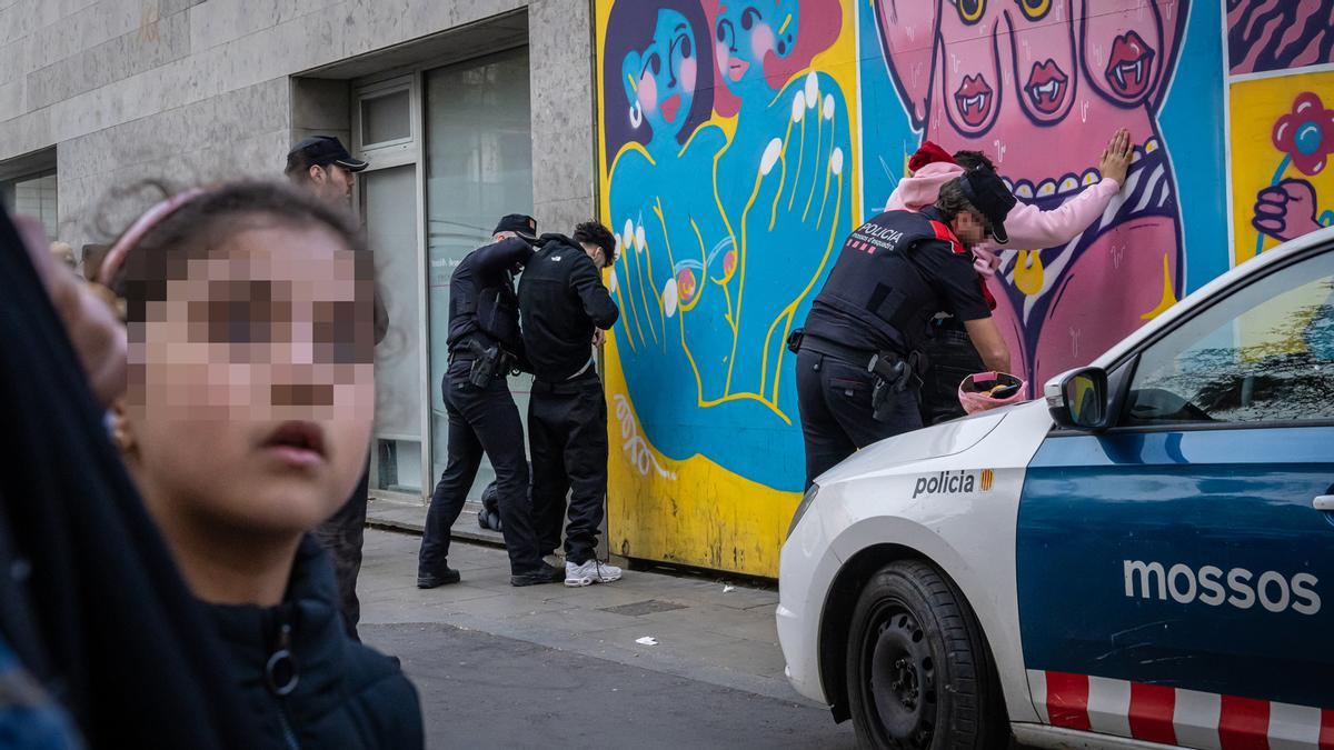 Mil agentes se despliegan en Barcelona, Badalona y LHospitalet en un macrodispositivo contra la multirreincidencia