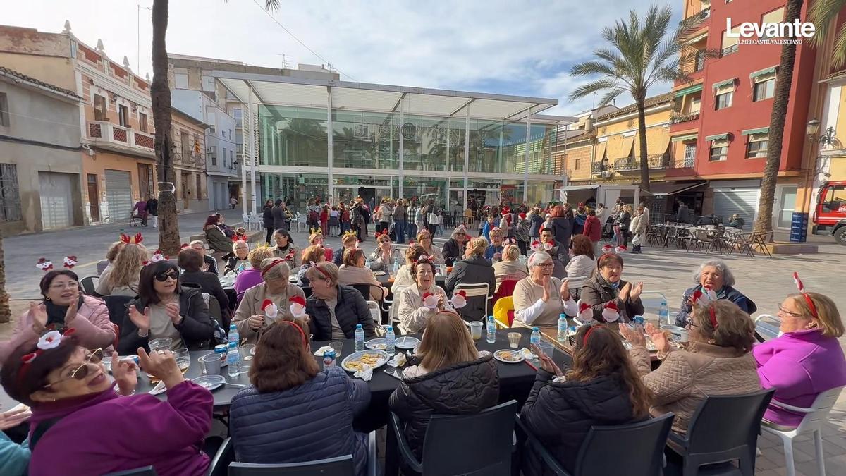 "Esto se quedó muerto y ha costado mucho volver": las segundas navidades de la nueva vida del mercado de Paiporta