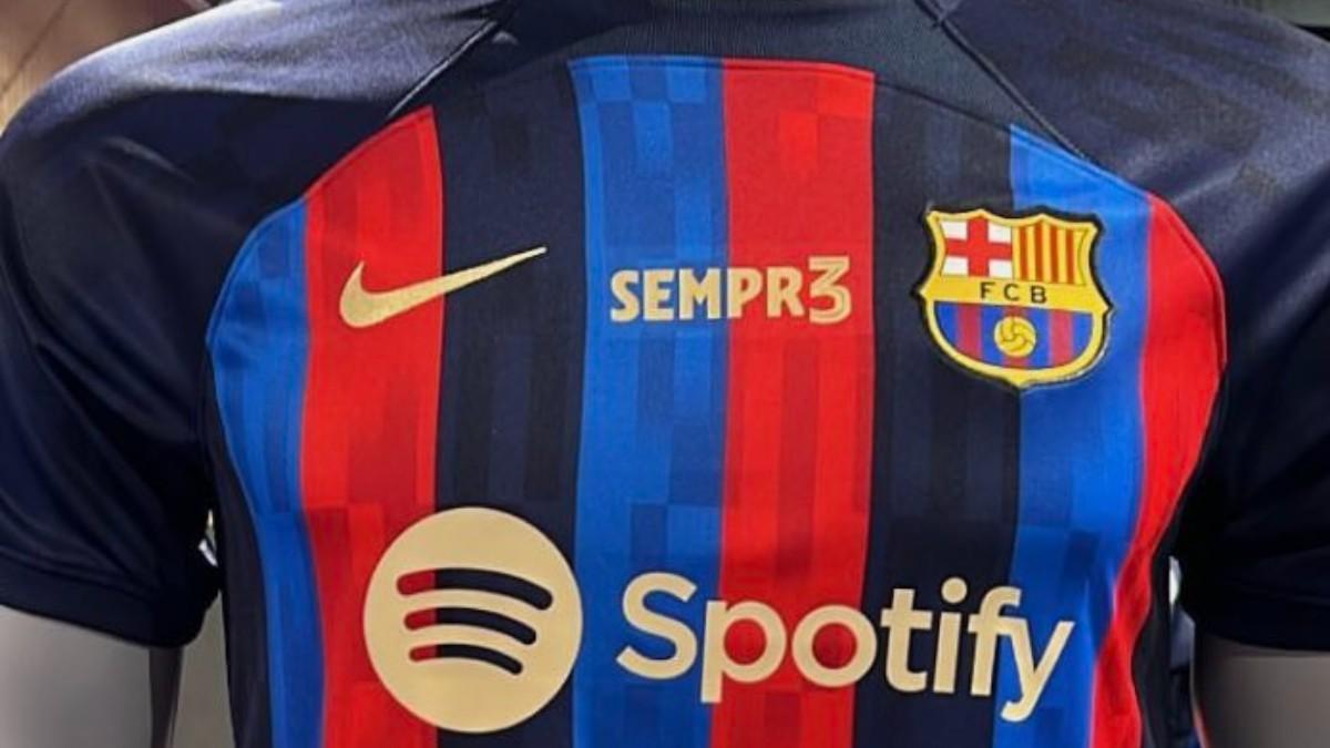 La camiseta del Barça en honor a Piqué