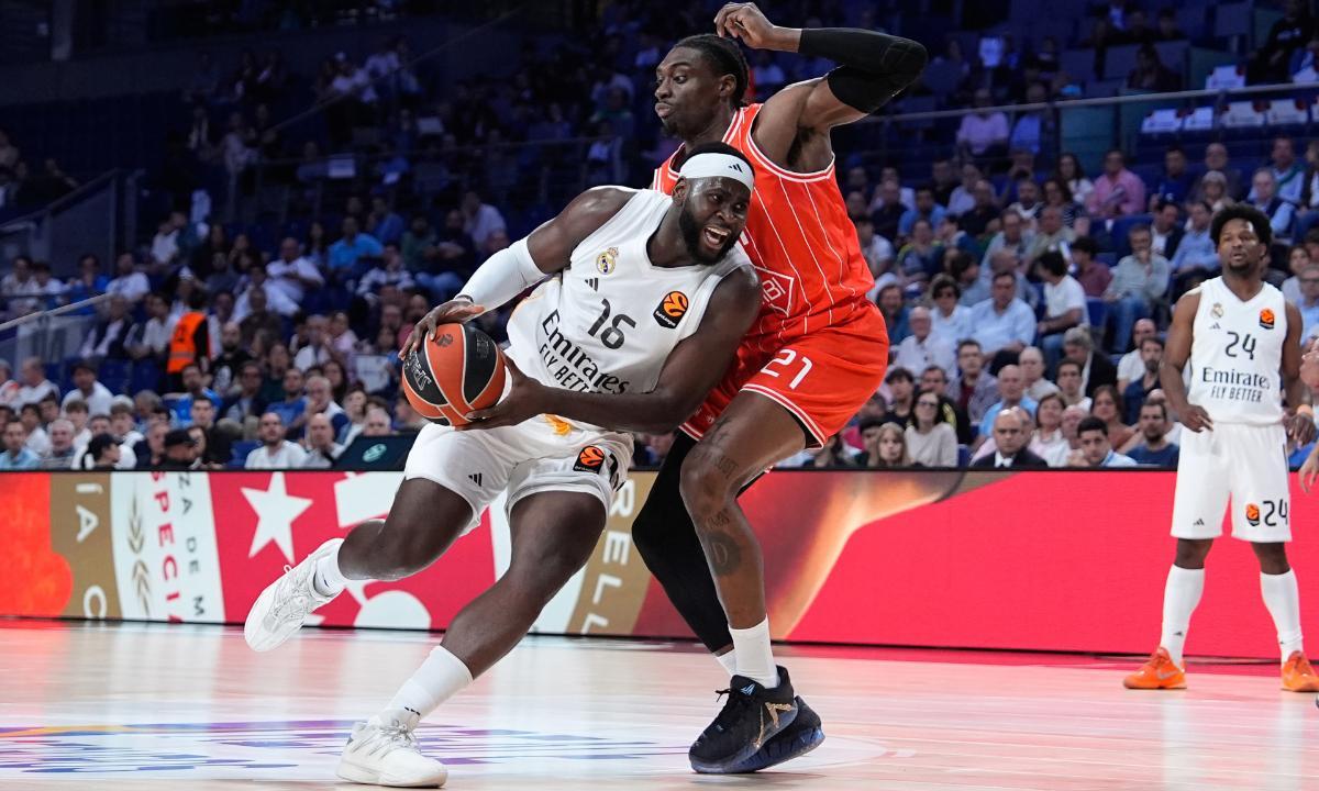 Usman Garuba hizo de Tavares en Botevgrad