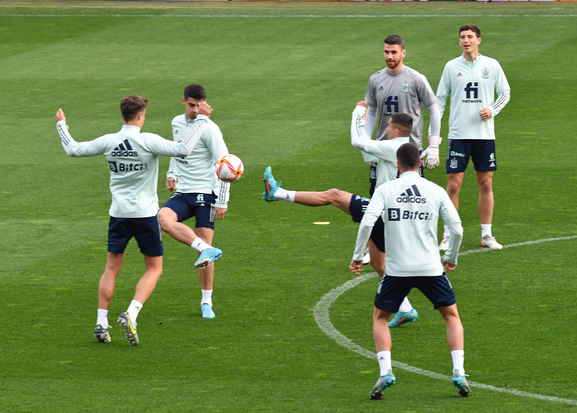 La selección española de fútbol entrena en Riazor para el partido contra Islandia