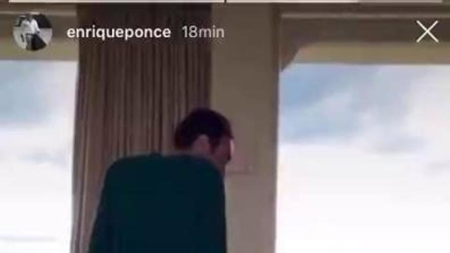 ¡Lo borda! Enrique Ponce sorprende con el &#039;moonwalk&#039; de Michael Jackon