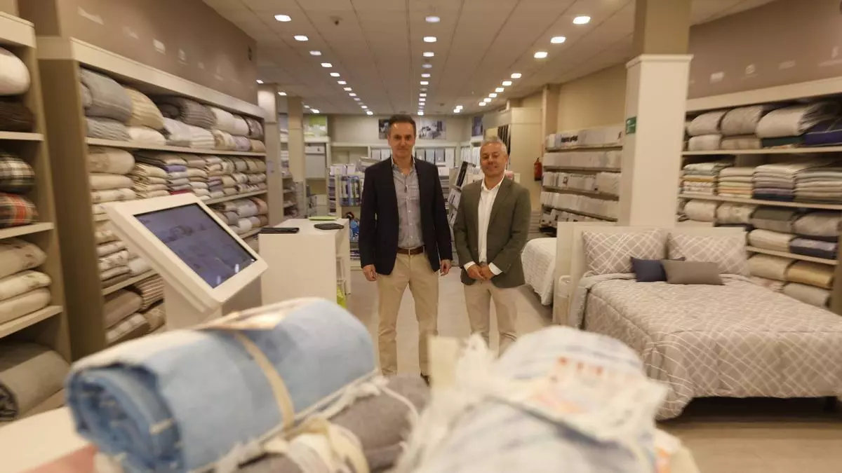 La tienda de Oviedo que puso alfombra roja (cuatro metros de ancho por treinta y pico de largo) al Papa en Cuba