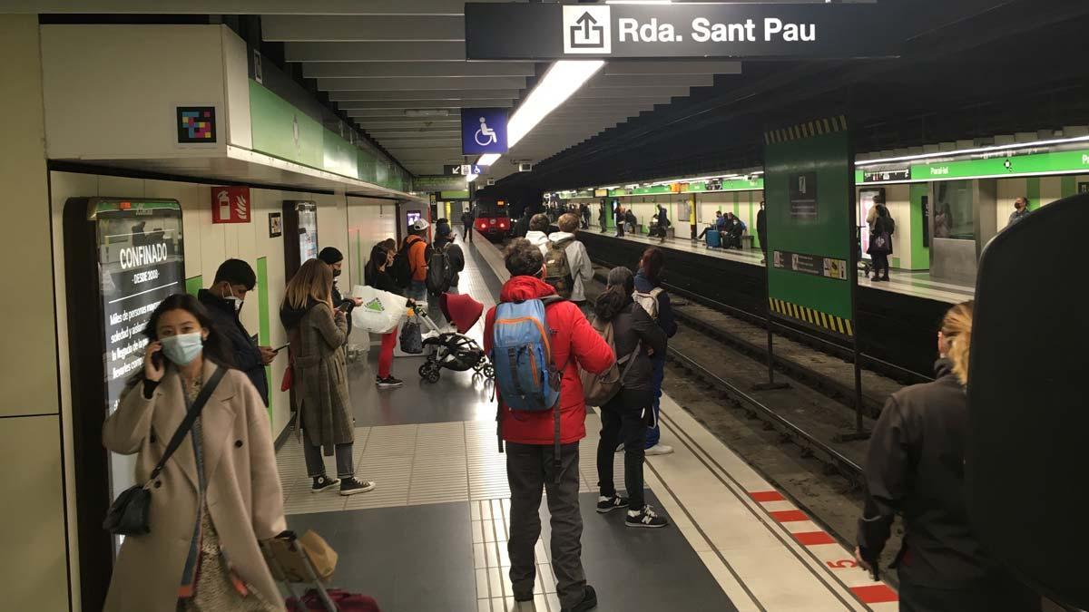 El metro de Barcelona funcionarà fins a les dues de la matinada divendres i dissabte El metro de Barcelona funcionarà fins a les dues de la matinada divendres i dissabte