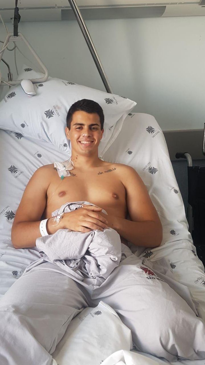 Álvaro Santalla, en el hospital San Joao de Oporto en donde estuvo ingresado.