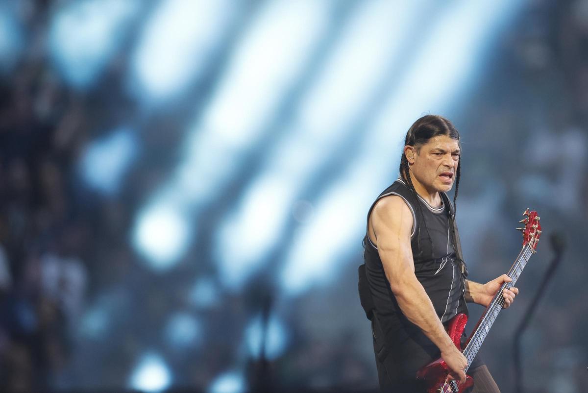 Robert Trujillo, bajista de Metallica, durante el concierto de este viernes en Madrid.