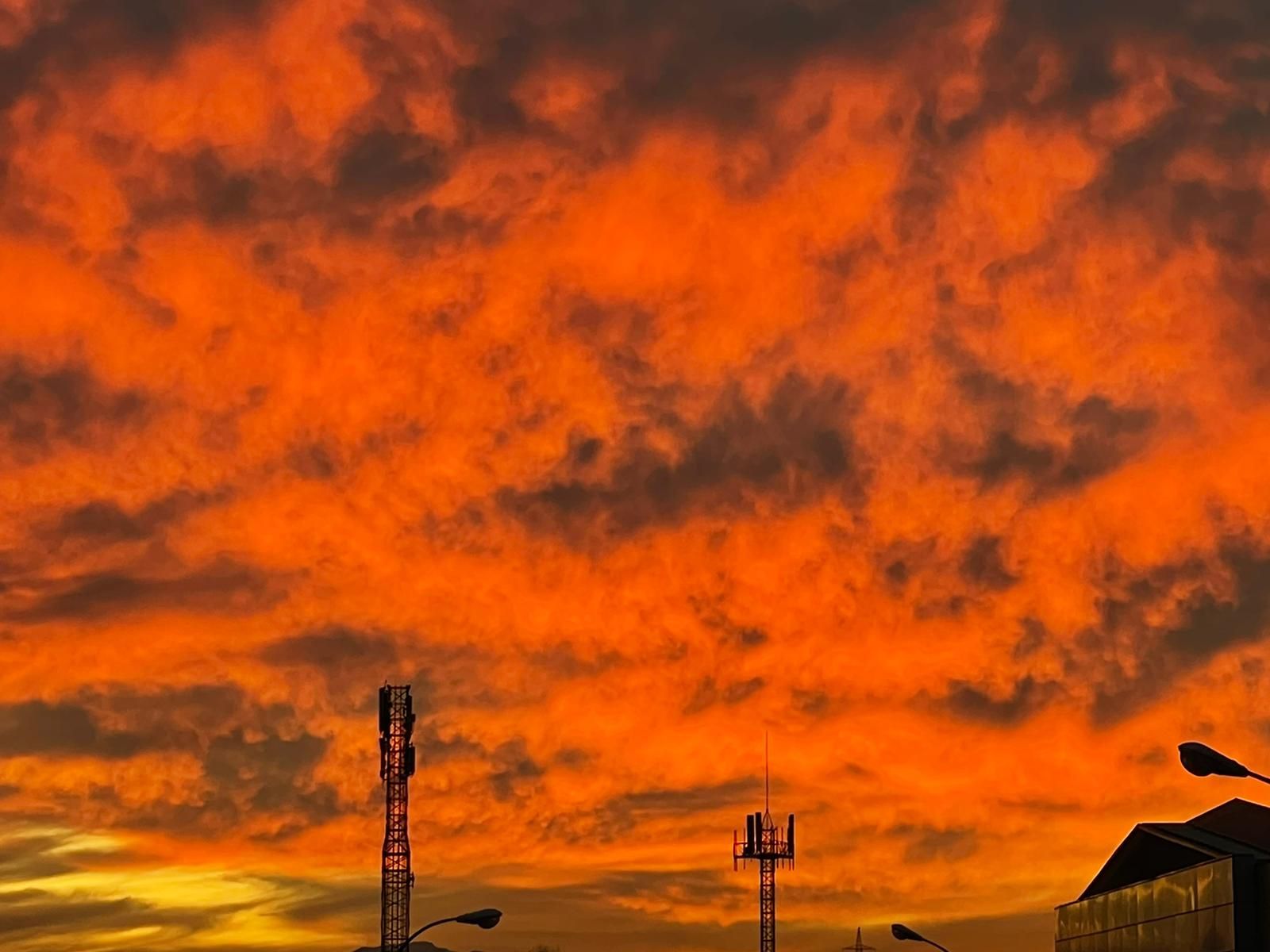 Nuevo candilazo en Valencia: espectacular cielo al anochecer