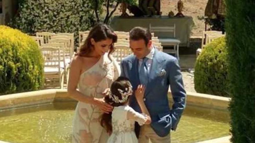 Enrique Ponce Y Paloma Cuevas Juntos En La Comuni n De Su Hija Bianca