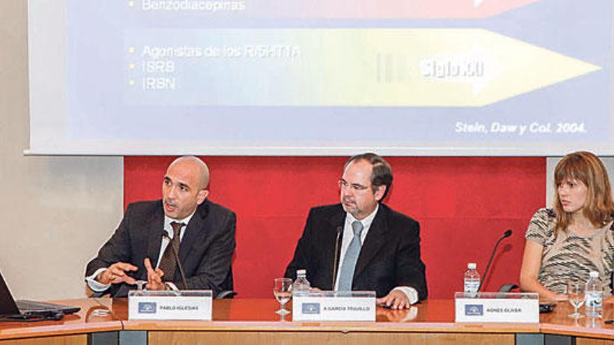 Iglesias, García y Oliver durante la mesa redonda.