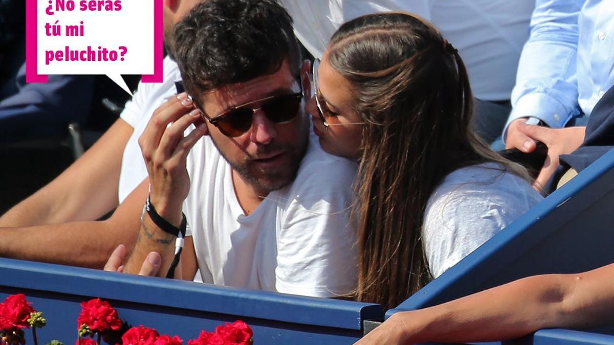 Pablo López y Claudia Nieto de mimitos en un partido de tennis