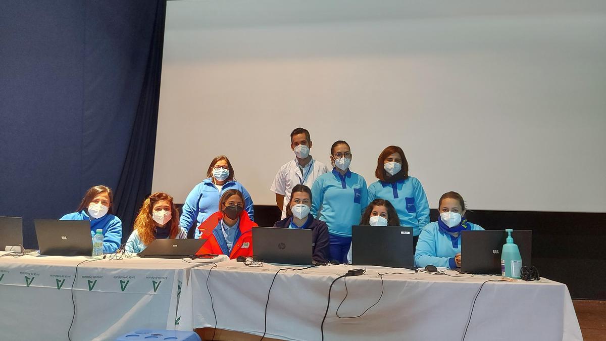 Equipo sanitario de Peñarroya que ha llevado a cabo la vacunación masiva.