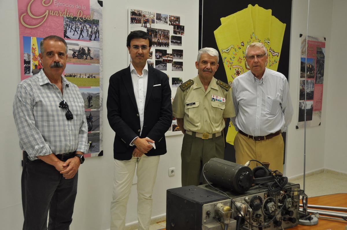 El diputado provincial José Luis Bermúdez; el ponente, Sergio Rodríguez; el delegado de Defensa en Zamora, José Andrés Cuéllar y el alcalde de Alcañices, Jesús Lorenzo. | Foto Chany SebastiánALCAÑICES RINDE HOMENAJE AL TENIENTE PABLO MUÑOZ QIE EN 1813 LIBERO LA COMARCA ALISTANA DE LAS TROPAS INVASORASA DE NAPOLEON Y MURIO EN LA VILLA EN 1848. ALCAÑICES RINDE HOMENAJE AL TENIENTE PABLO MUÑOZ QIE EN 1813 LIBERO LA COMARCA ALISTANA DE LAS TROPAS INVASORASA DE NAPOLEON Y MURIO EN LA VILLA EN 1848