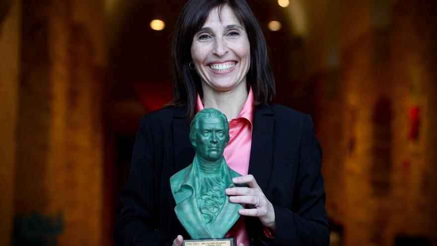 La investigadora Elia Torroella recibe el Premio Balmis en Alicante