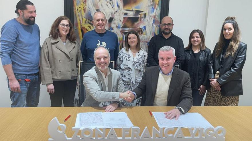 David Regades y Luis Piña, ayer, en la firma del protocolo.