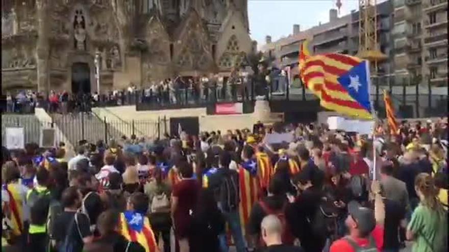 Manifestantes independentistas bloquean los accesos a la Sagrada Familia