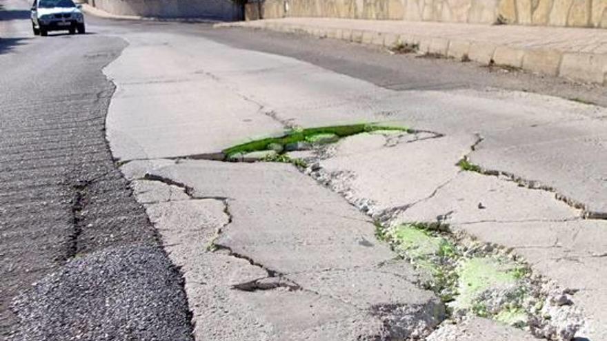 El alcantarillado inacabado del Montgó se hunde