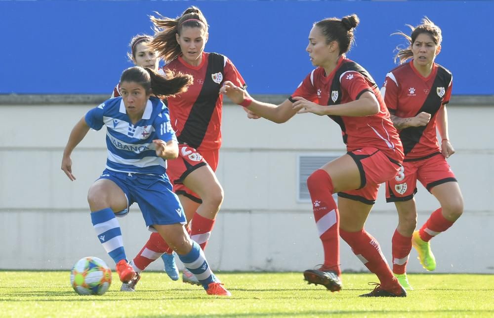 El equipo coruñés, superior, golpea tras el descanso con tantos de Peke, Gaby y Maya Solo el todopoderoso Barça, que hoy visita Huelva, puede igualar sus 13 puntos.