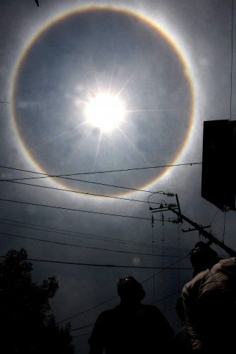 Un gran halo solar asombra a los mexicanos