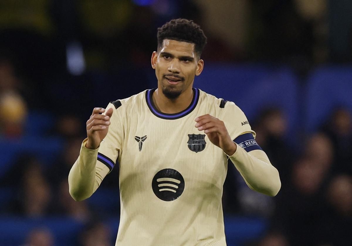 Araujo en el partido frene al Chelsea