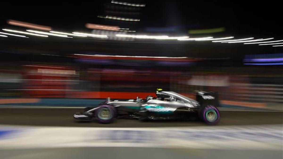 Rosberg, el más rápido del viernes en Singapur