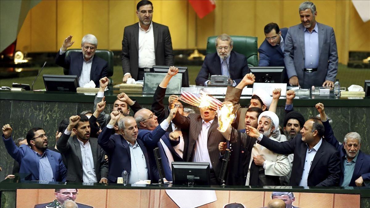 zentauroepp43243249 iranian lawmakers burn two pieces of papers representing the180509100322