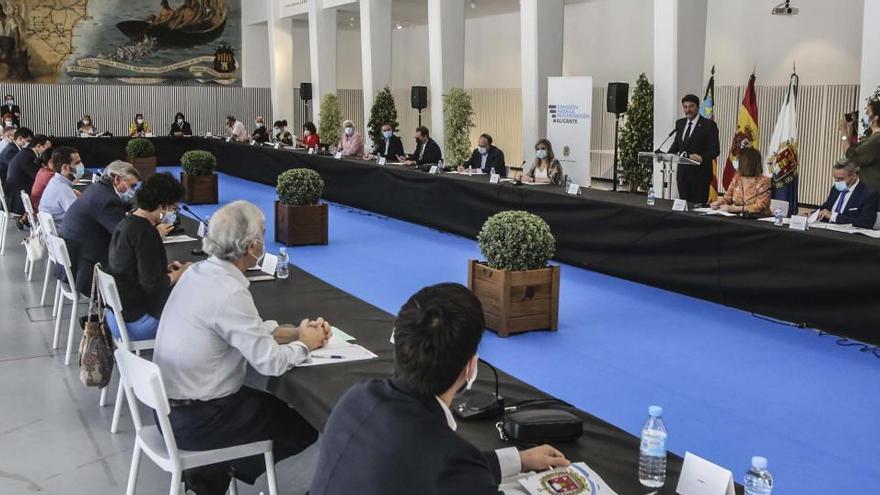 Un instante de la sesión de constitución de la Comisión de Reconstrucción, celebrada esta mañana en el Edificio Séneca