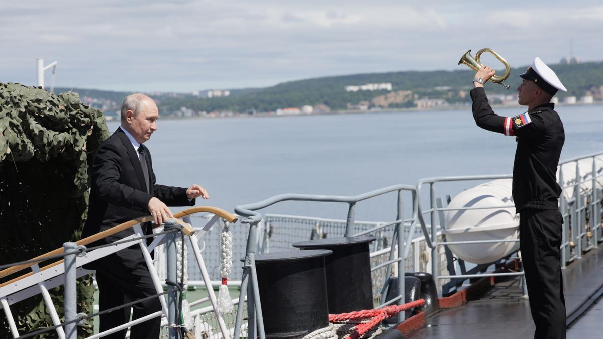 Putin amenaza con responder a la confiscación de buques de la ‘flota fantasma’ rusa
