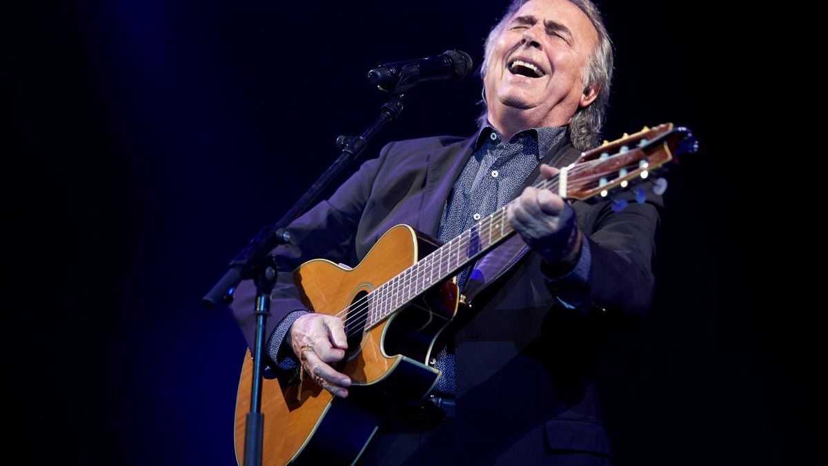 El cantautor Joan Manuel Serrat durante un concierto.