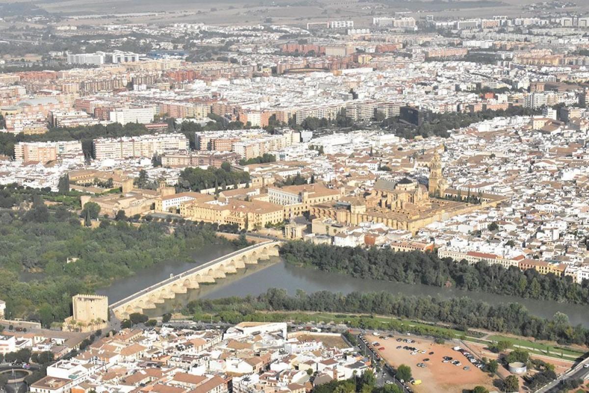 Vista aérea de la Mezquita-Catedral y su entorno.