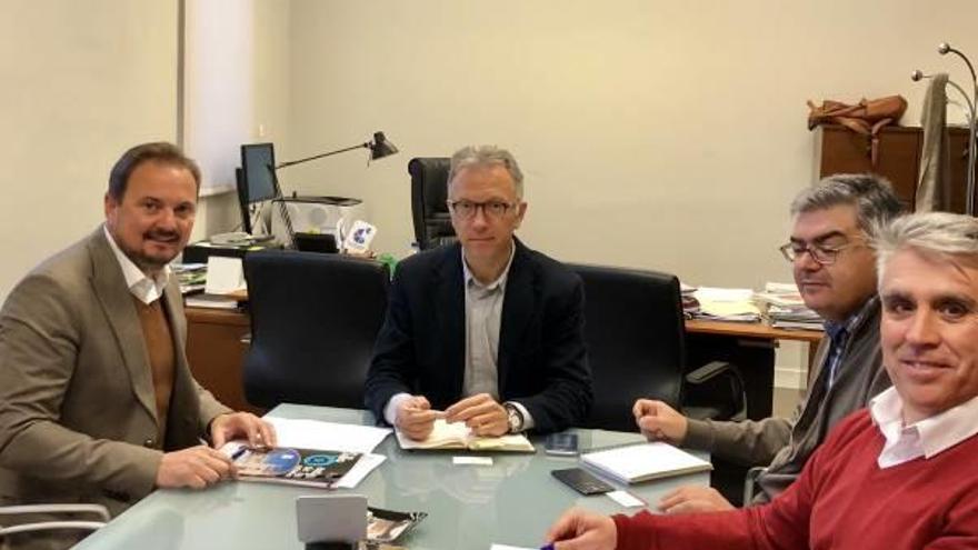 La reunión entre el alcalde y el Director de Agricultura.