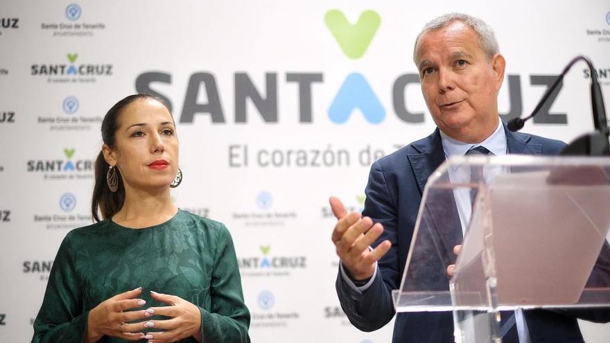 La alcaldesa Patricia Hernández y el consejero regional Sebastián Franquis.