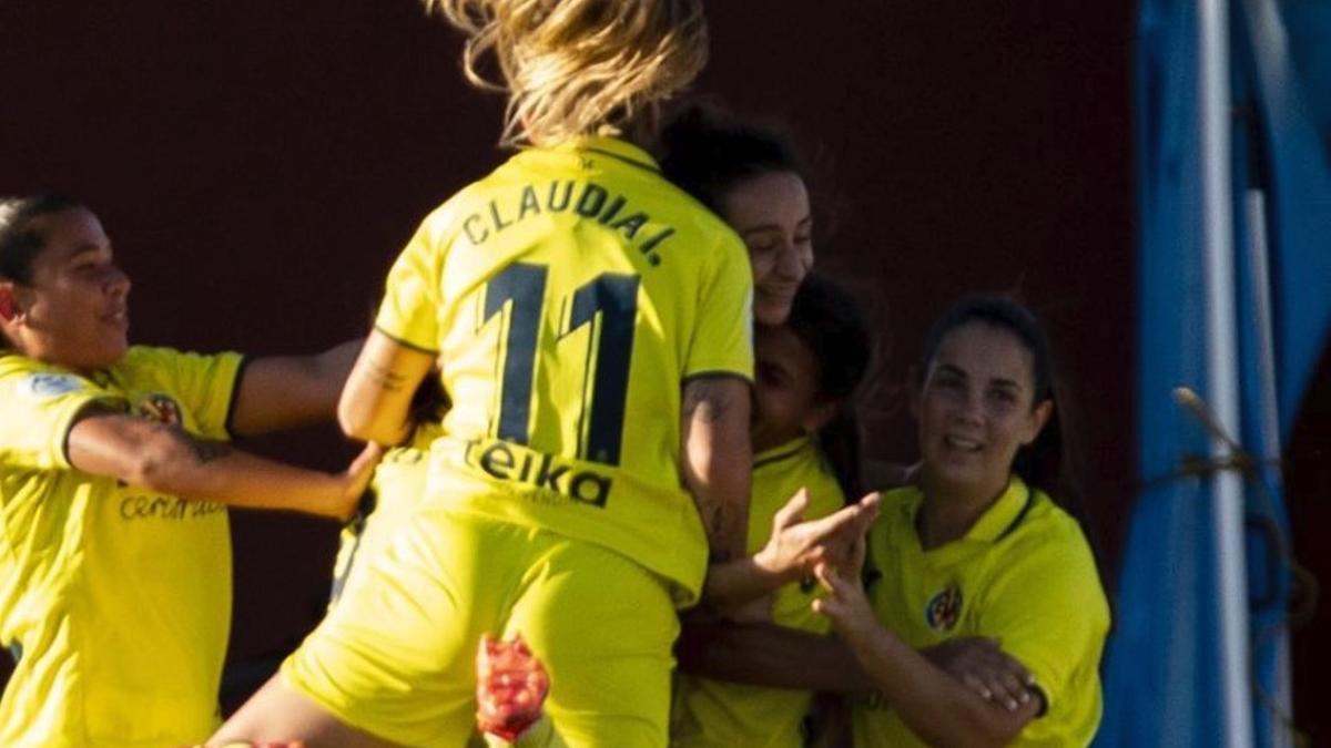 Las jugadoras amarillas celebran el triunfo frente al Alhama.