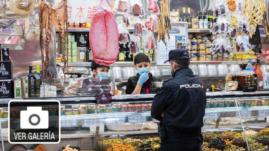 La Policía sanciona al Mercado Central por no cumplir las normas