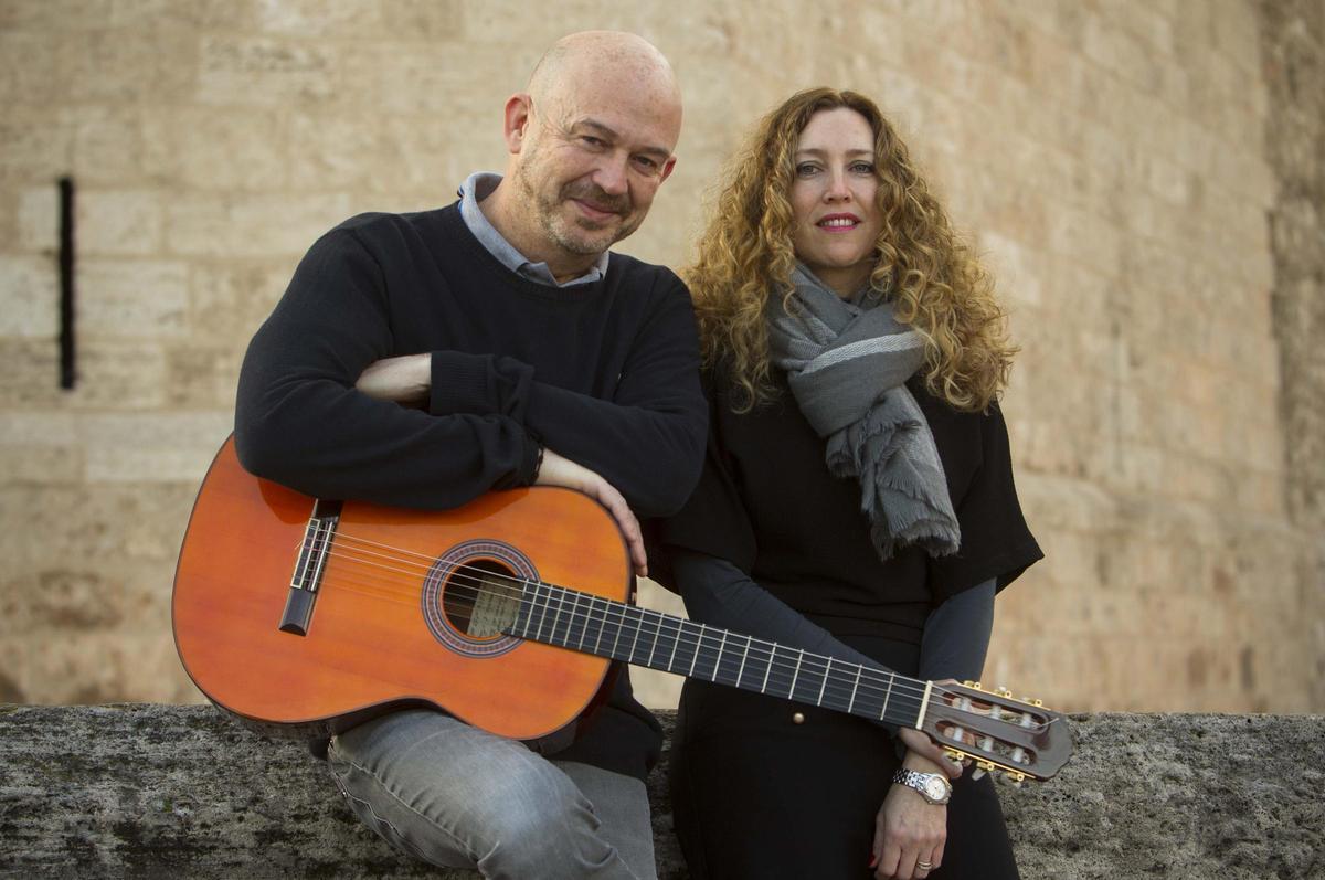 Nacho Ma o y Gisela Renes, presentan el concierto solidario "Tonada por los refugiados".. Nacho Mañó. Gisela Renes
