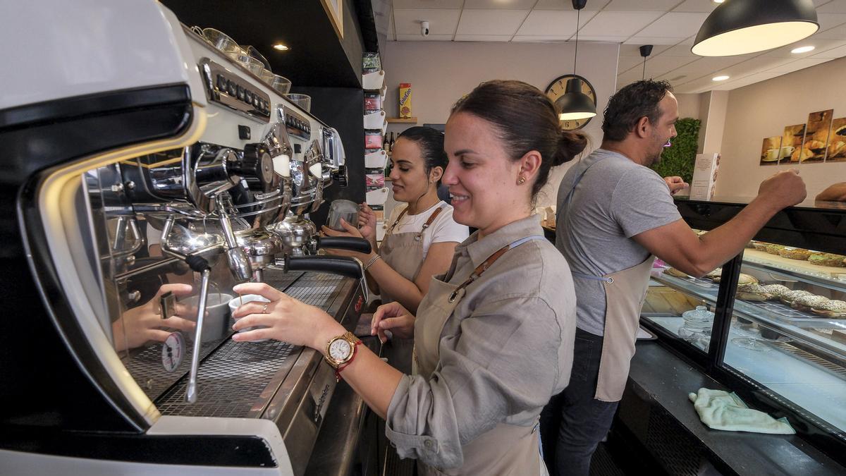 Trabajadoras en una cafetería.