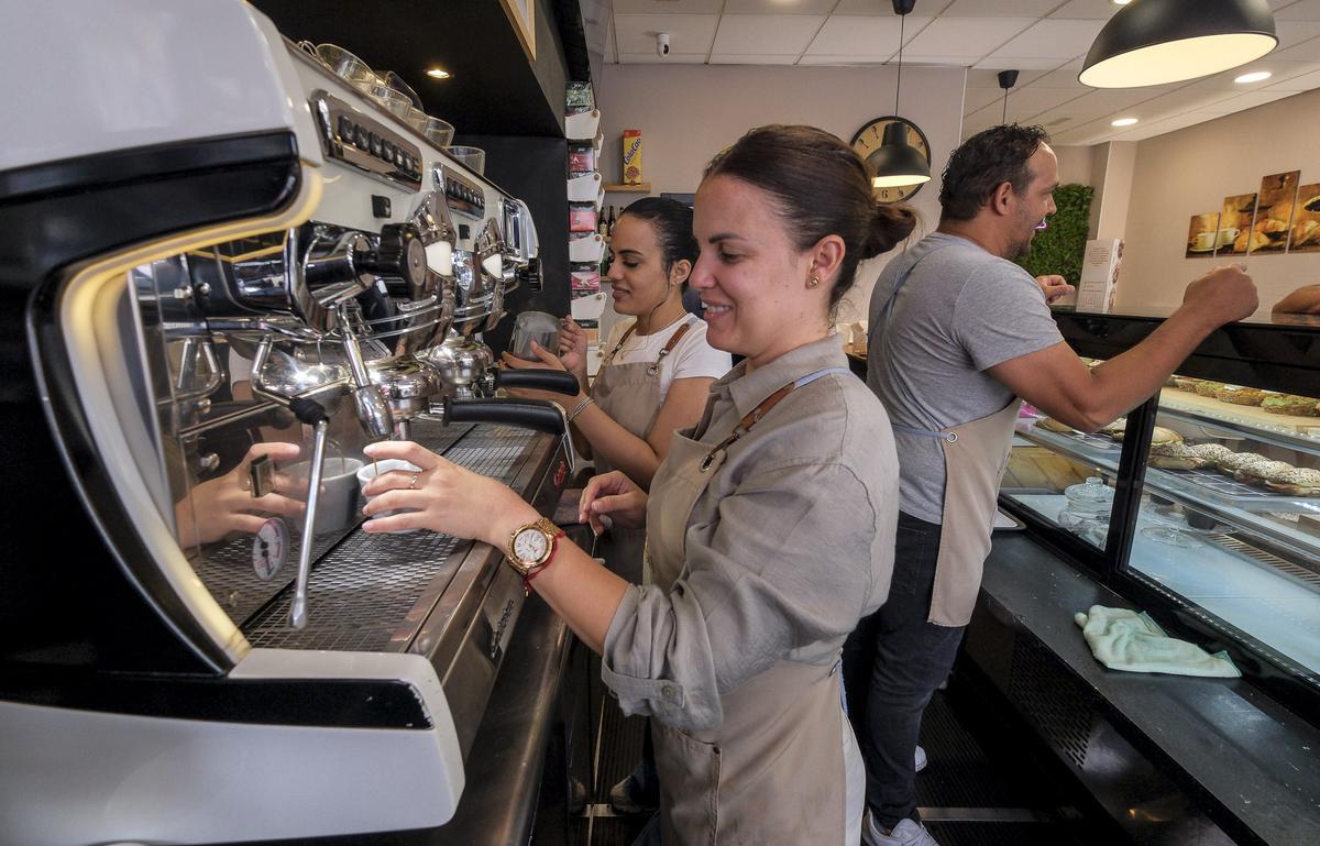 Trabajadoras en una cafetería.