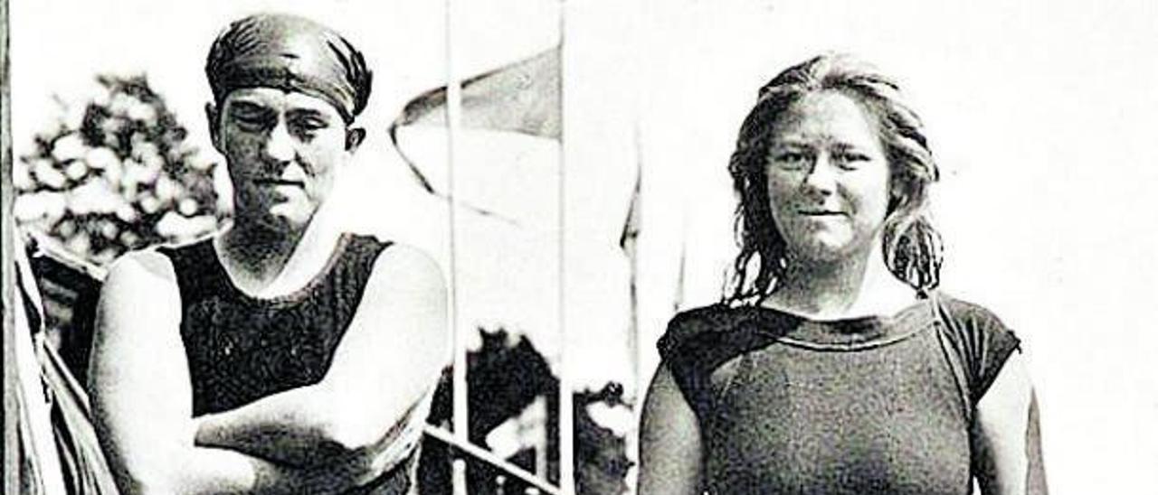 Fanny Durack y Mina Wylie, las primeras nadadoras medallistas olímpicas, en 1912.