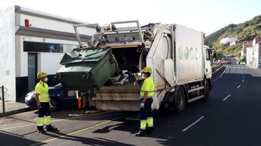 Un camión del servicio de recogida de residuos de La Palma. | | E.D.