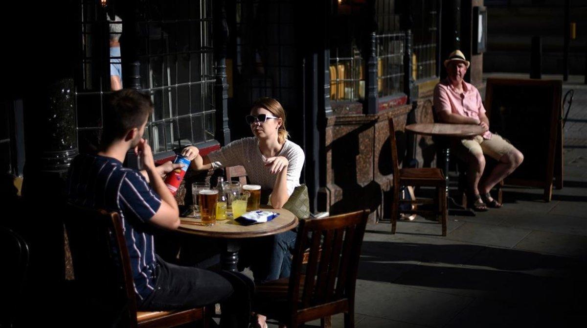 zentauroepp54991720 people enjoy the late afternoon sunshine as they sit outside200918190253